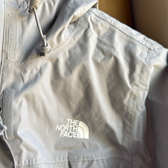 The North Face rain jacket size small, never worn - Picture 2 of 10